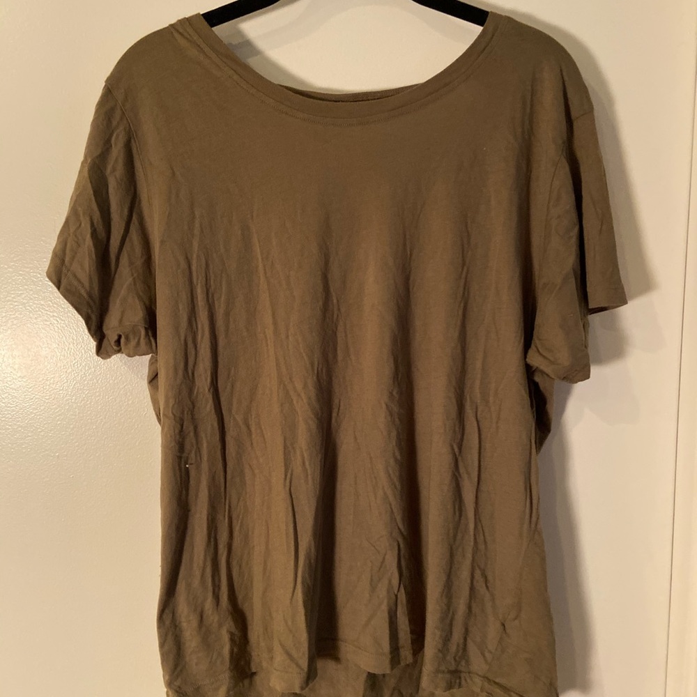 Simple Urban Green Tee